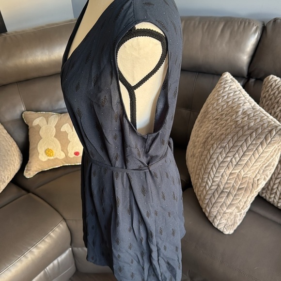 NWT Maternity sleeveless top with tie string Stork & Babe - Picture 3 of 6